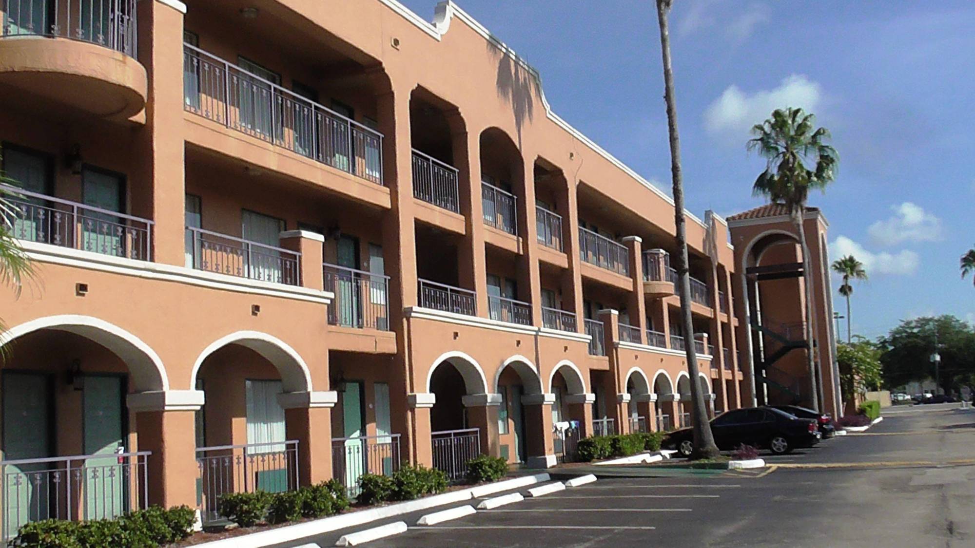 Ramada By Wyndham Kissimmee Downtown Hotel Exterior foto