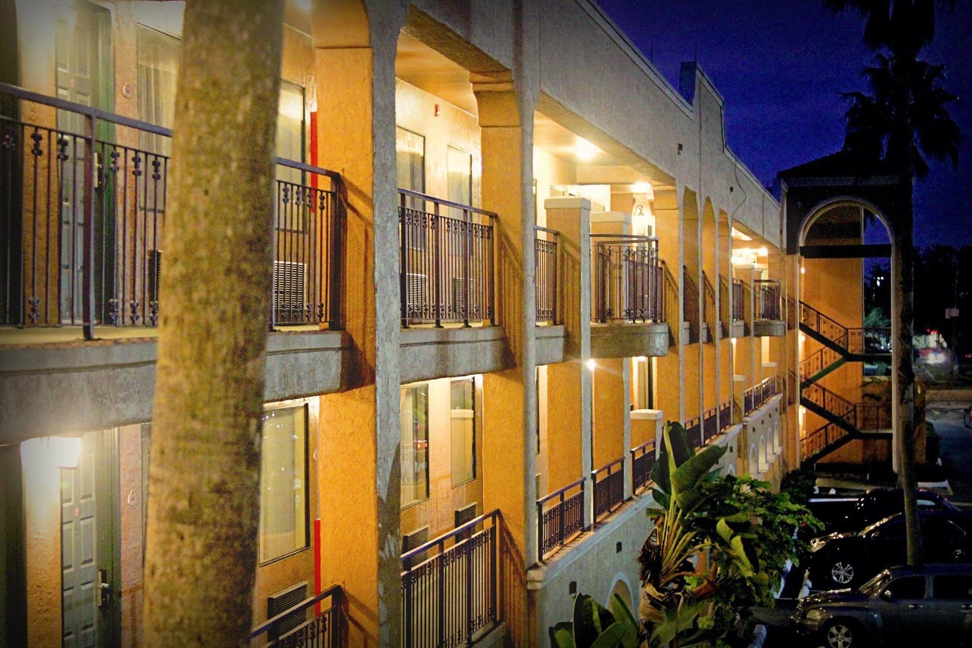 Ramada By Wyndham Kissimmee Downtown Hotel Exterior foto